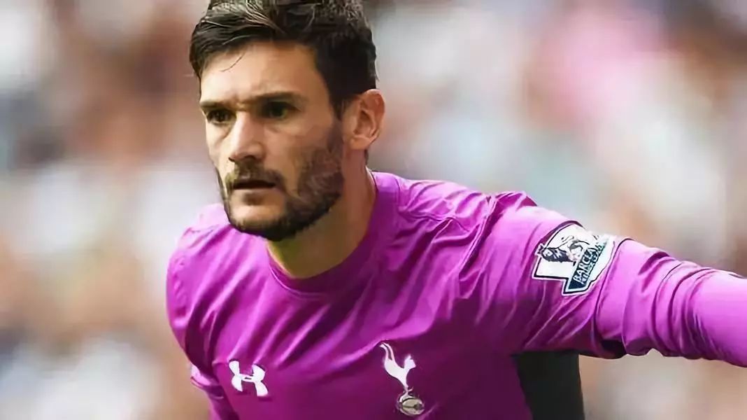 卡尔斯鲁厄门将超神发挥,屡次救险保住平局成果